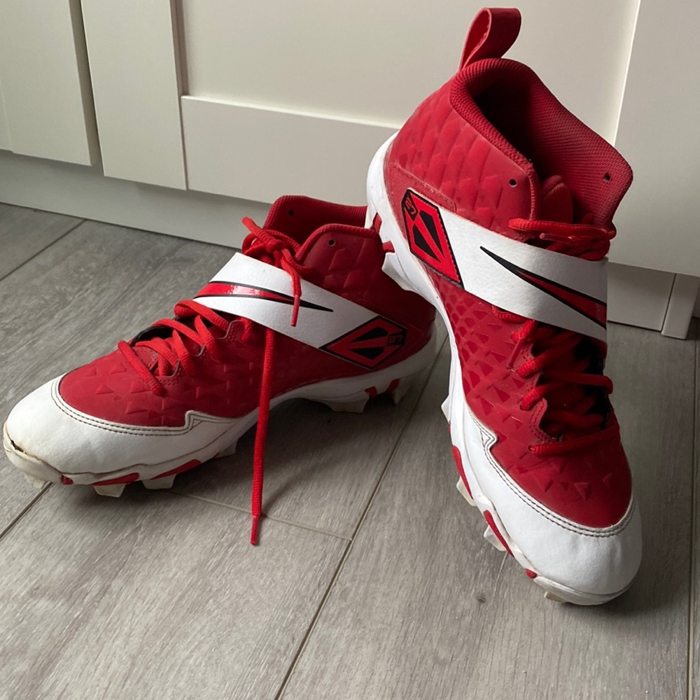 Good condition 2019 Mike Trout molded cleats SZ 9.5 Mens